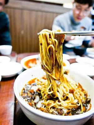 ジャージャー麺: 한국의 길거리 음식 문화와의 만남